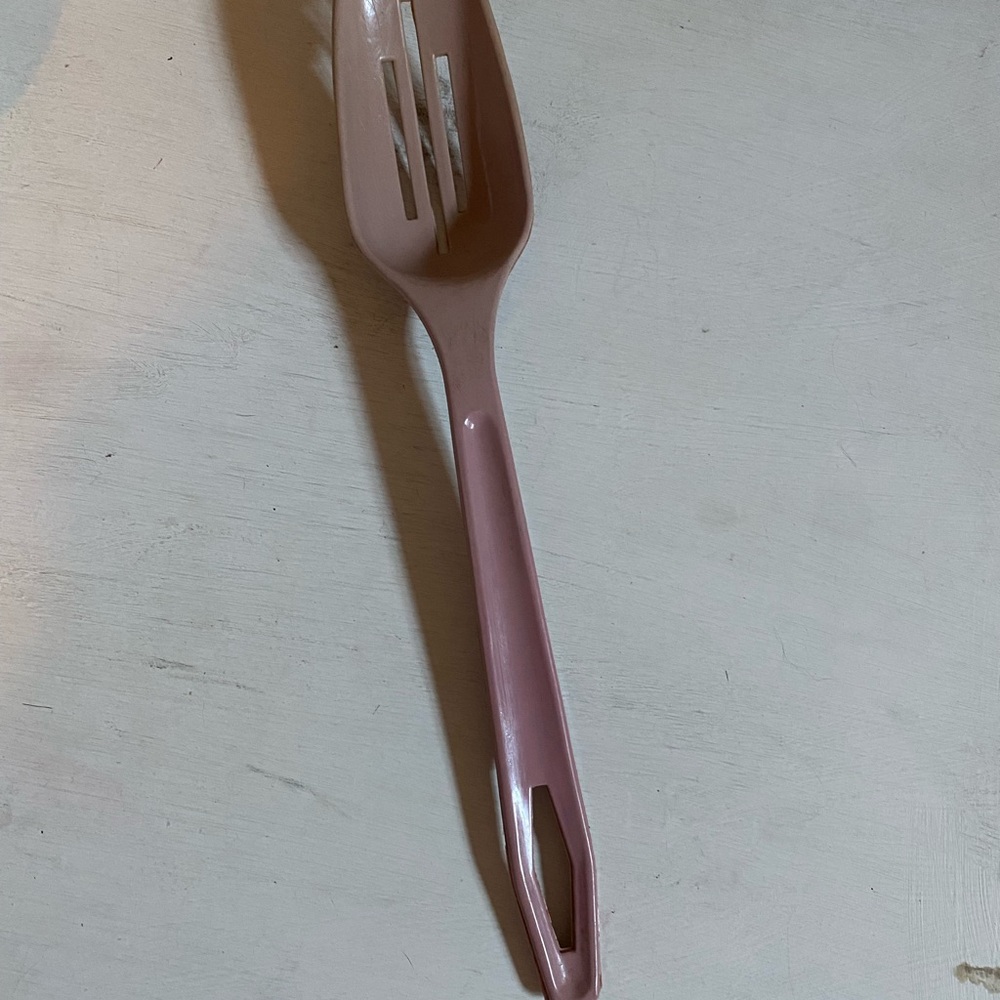 Vintage King Kraft Pink 12"
Nylon Plastic slotted Serving
Spoon